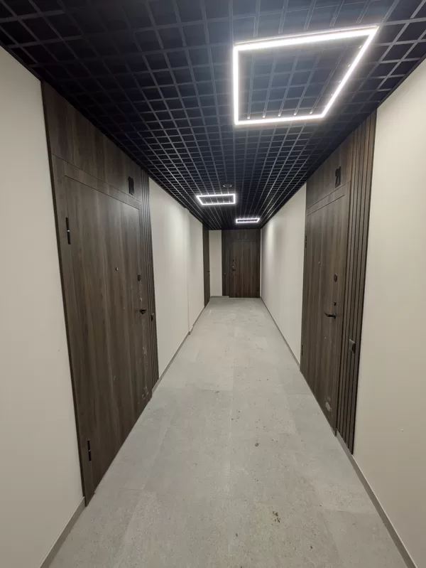 Metalinės durys su mechanine spyna.