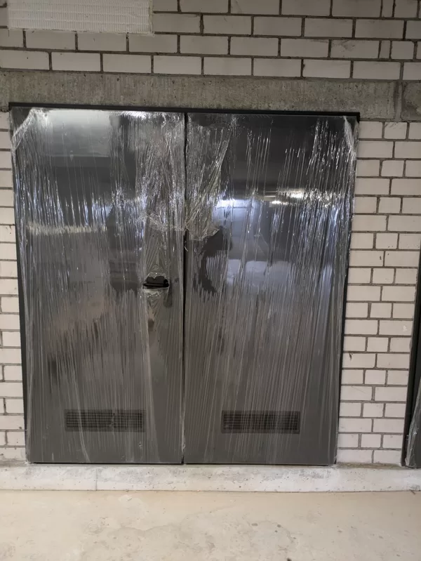 Aukščiausios kokybės priešgaisrinės durys su izoliacija.