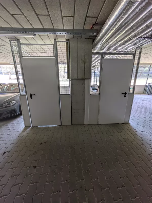 Pramoninės priešgaisrinės durys su dideliu atsparumu.