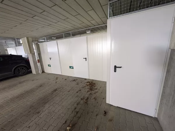 Priešgaisrinės durys daugiabučių laiptinėms.