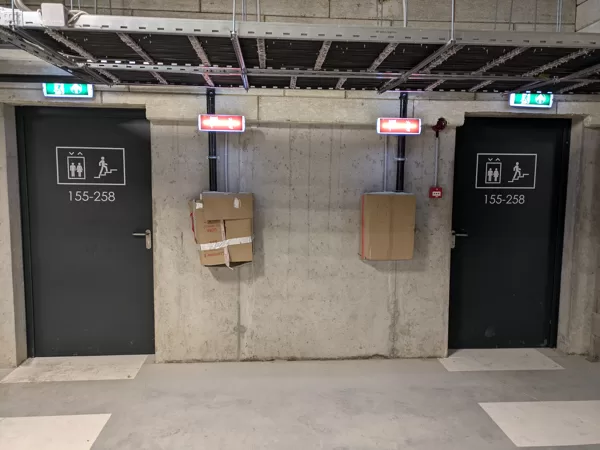 Priešdūminės durys daugiabučiams namams.