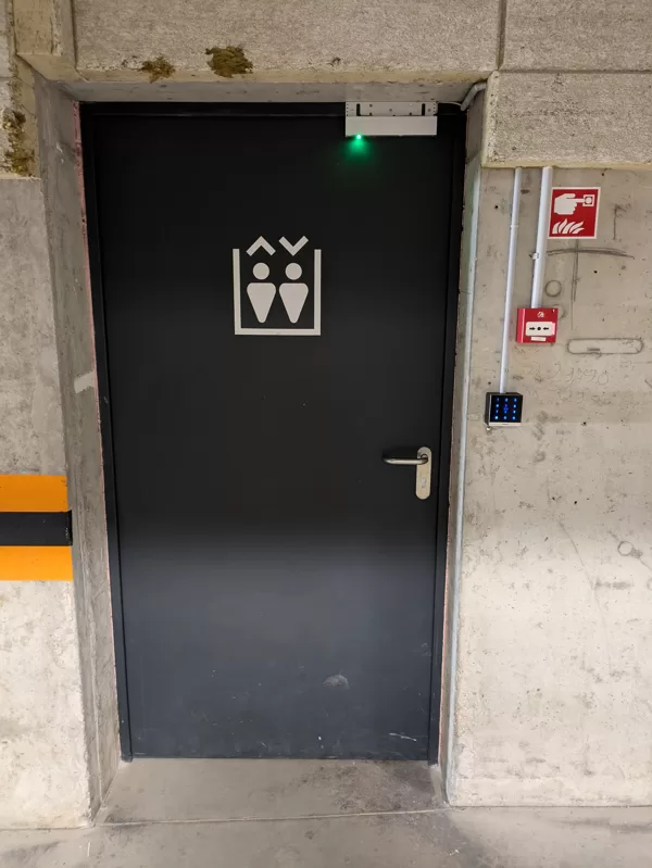 Stiprios priešgaisrinės durys gamybinėms patalpoms.