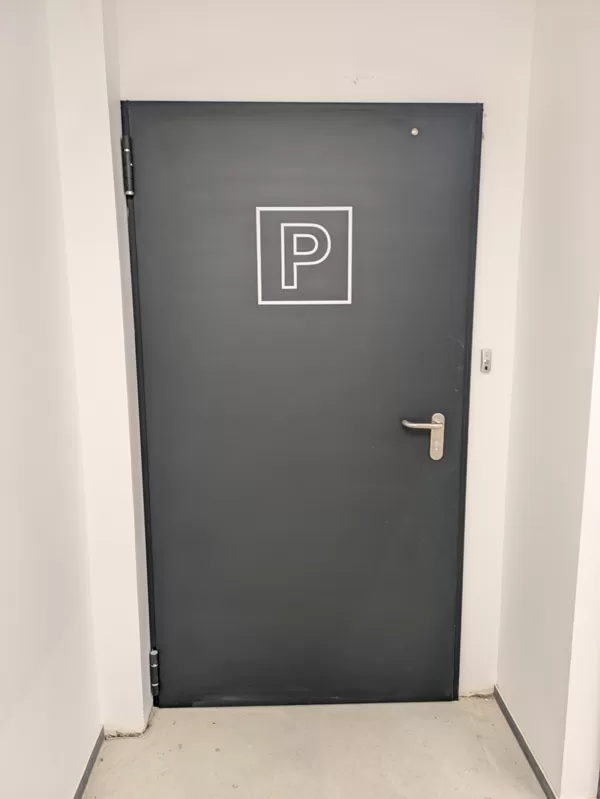 Patikimos metalinės durys su priešgaisrine funkcija.