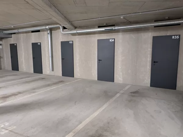 Sandėliuko patalpų metalinės durys – saugus sprendimas.
